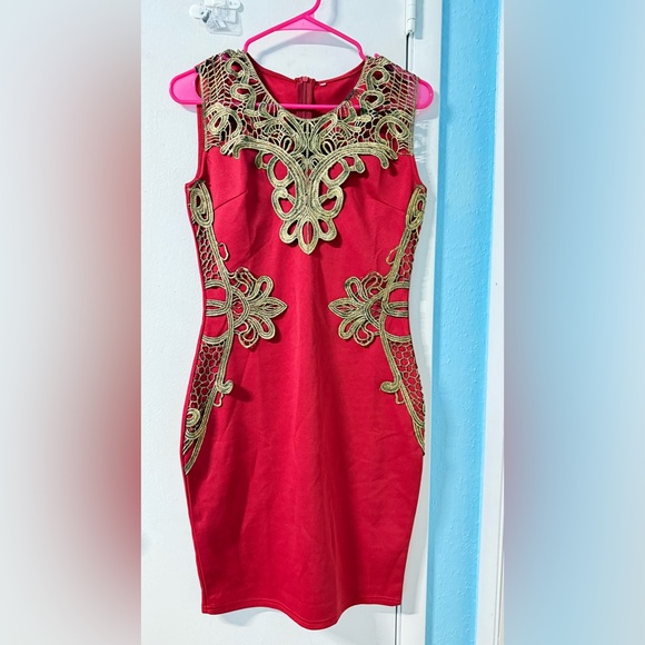 Elegant Red and Gold Floral Dress - Picture 7 of 13